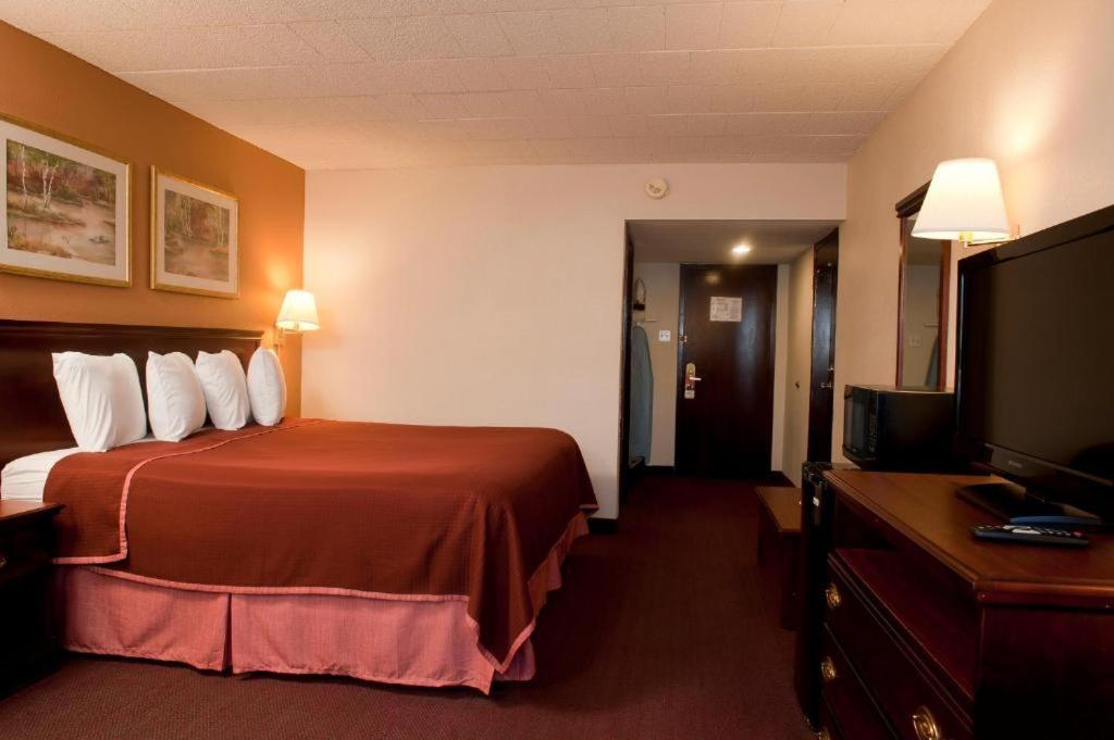 Howard Johnson By Wyndham Bartonsville/Poconos Area Extérieur photo